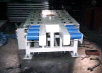 鋼板送出し装置の写真