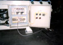 鋼板送出し装置の写真