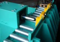 横型式プレスの写真