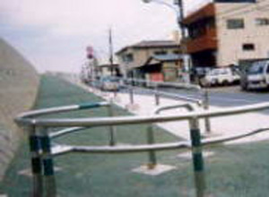 �ꋉ�͐�r��X�e�����X�����̎ʐ^